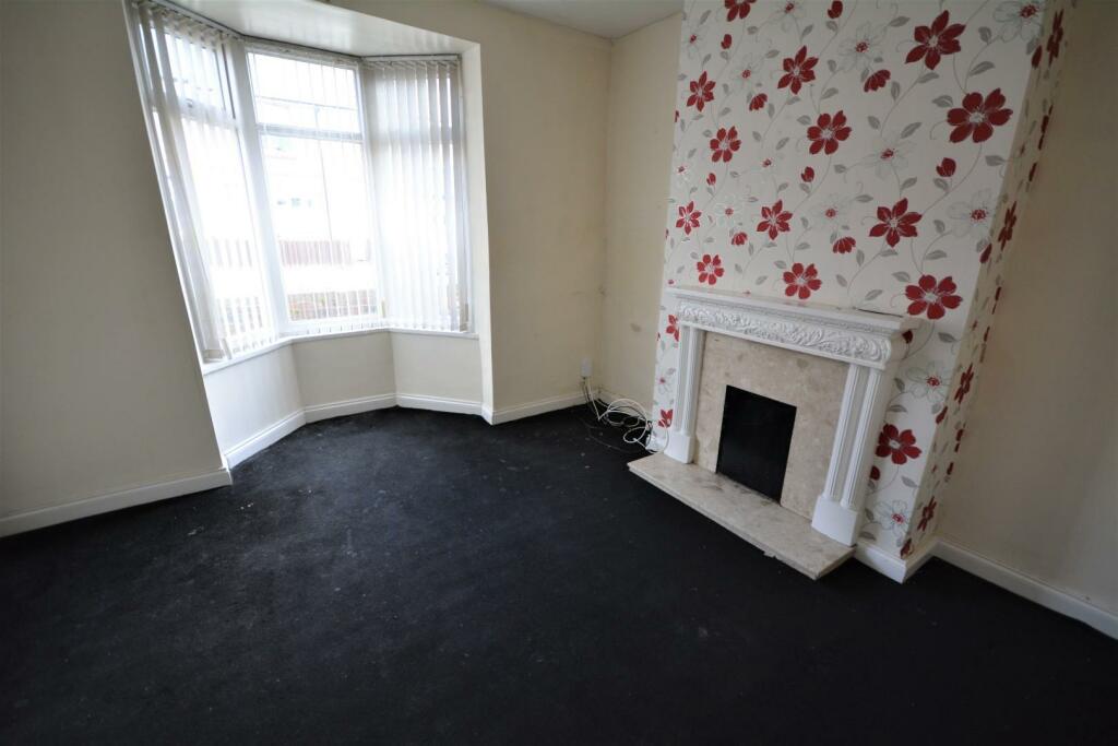 2 bedroom end of terrace house for sale in Arthur Terrace,