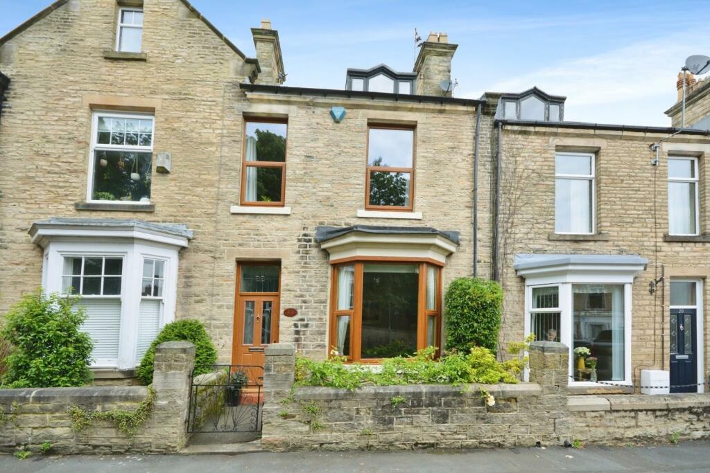 4 bedroom terraced house