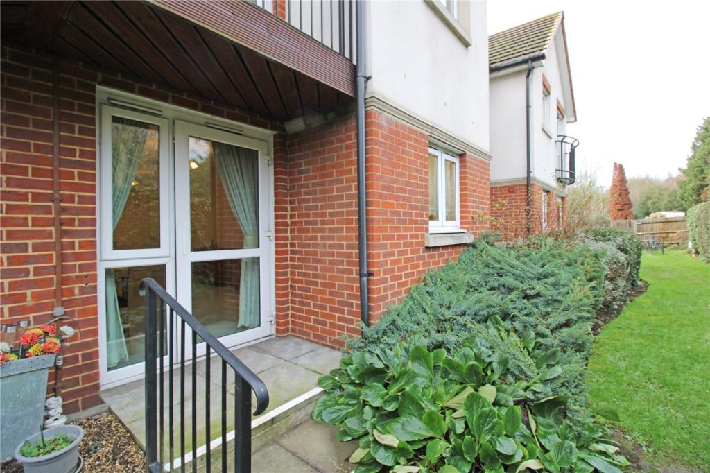 1 bedroom apartment for sale in Addlestone, Surrey, KT15
