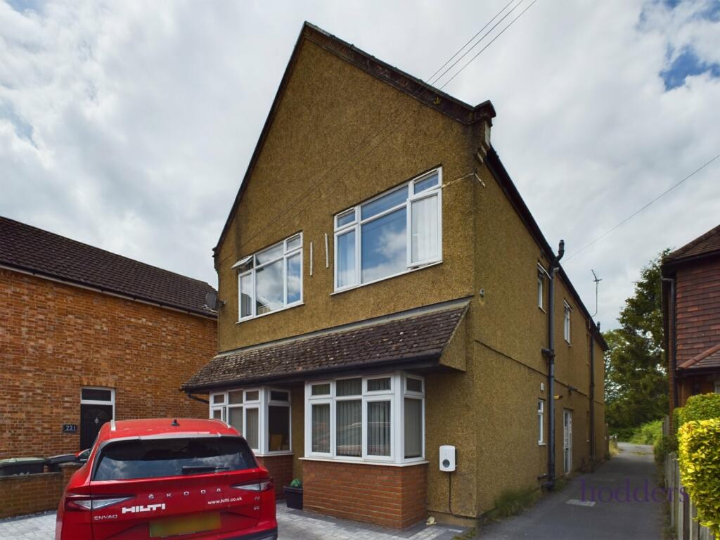 1 bedroom apartment for sale in Addlestone, Surrey, KT15