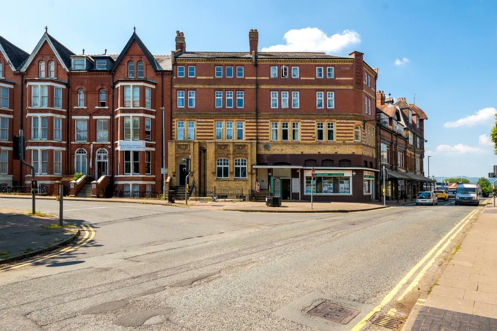 2 bedroom flat for sale in Llandrindod Wells, Powys, LD1