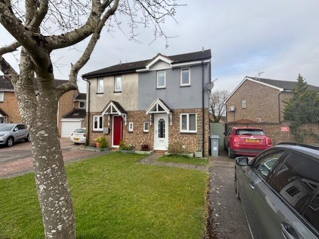 Main image of property: Bracken Close, Carterton, Oxfordshire, OX18