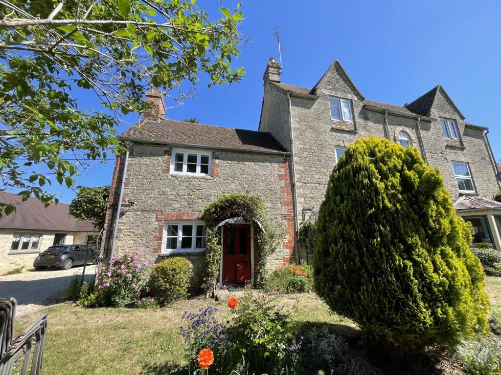 Main image of property: 87b High Street, Standlake, Witney, Oxfordshire, OX29
