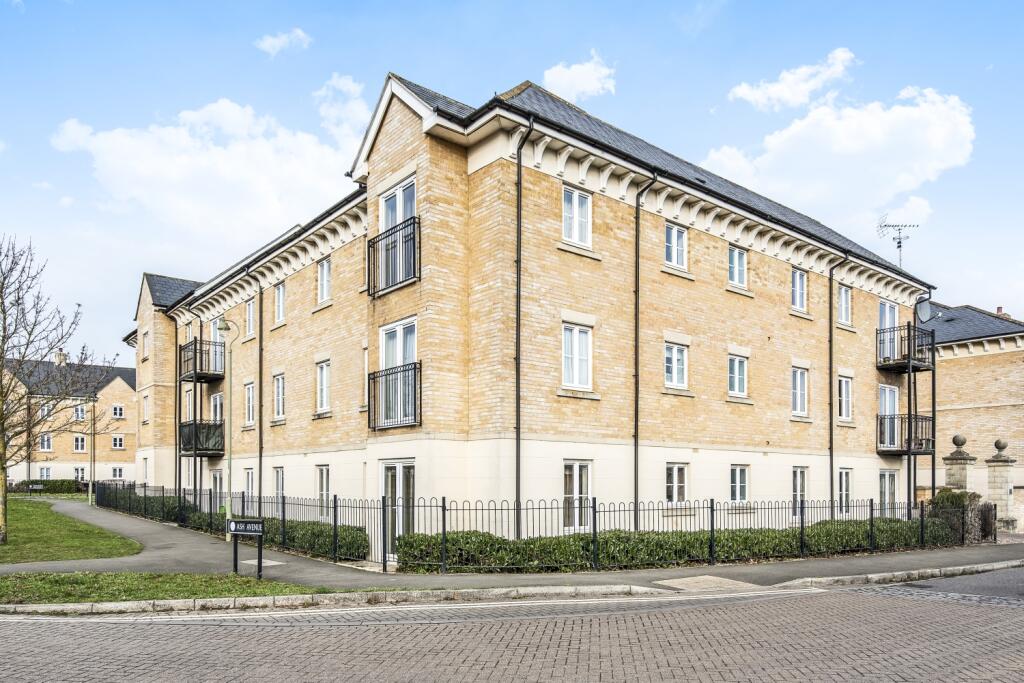 Main image of property: Weavers Court, Carterton, Oxon, OX18 1FT