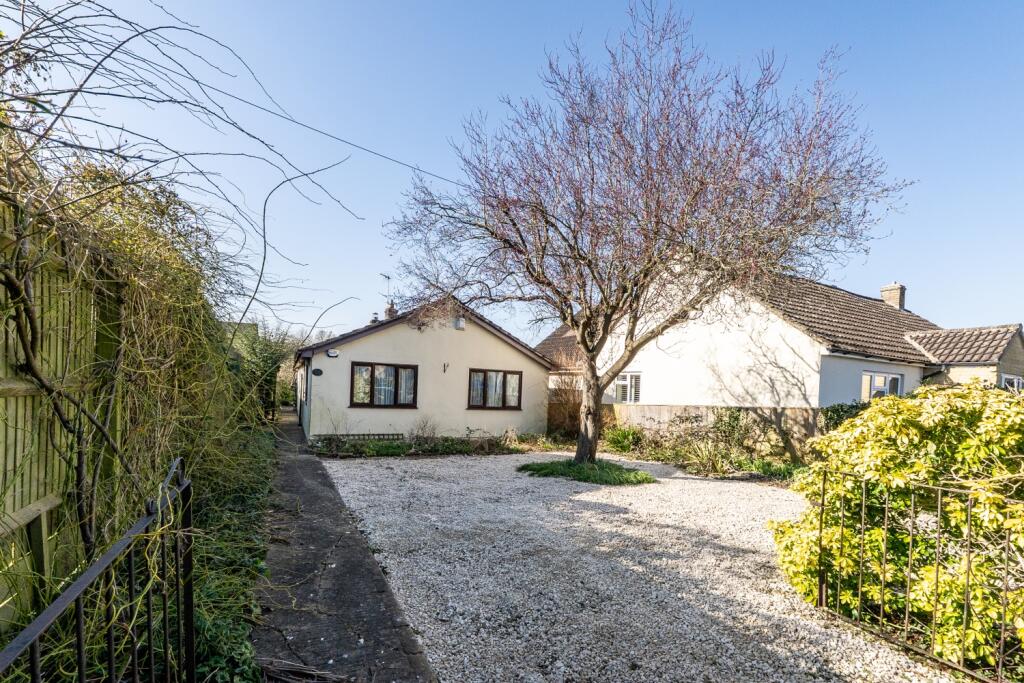 Main image of property: 27 Shilton Road, Carterton, Oxon, OX18 1EN