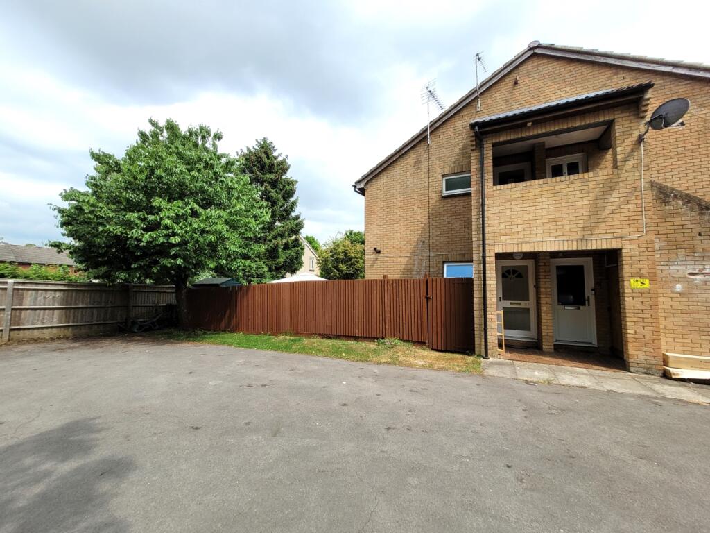 Main image of property: Heather Close, Carterton, Oxon, OX18 1TF