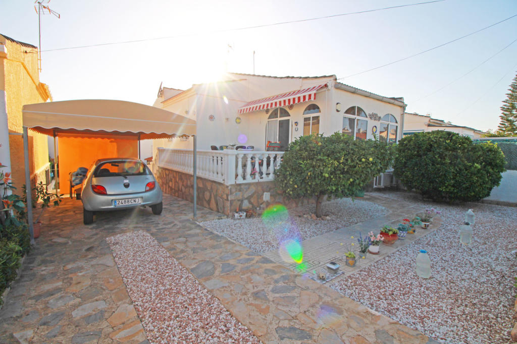 2 bedroom villa for sale in Torrevieja, Spain