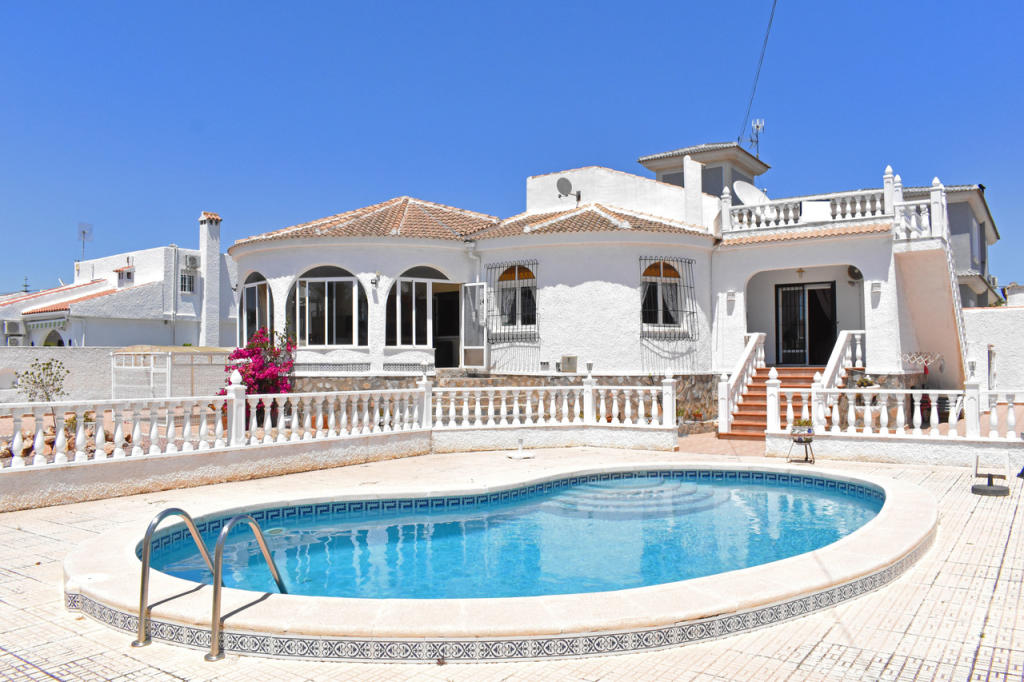 6 bedroom villa for sale in Torrevieja, Spain