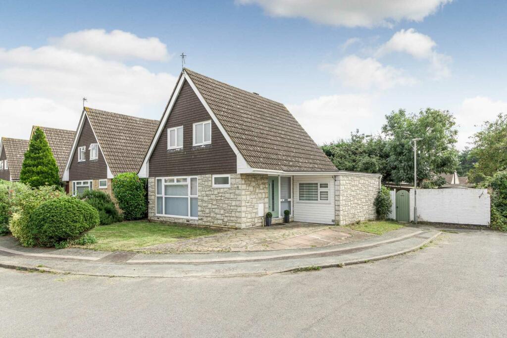 3 bedroom detached house for sale in Masefield Close, Newport Pagnell, MK16