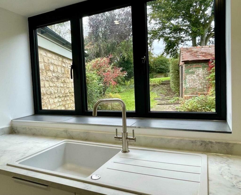 4 bedroom terraced house for rent in Lower Weald Village, Calverton