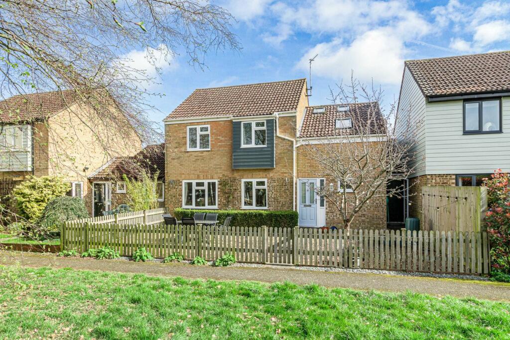 4 bedroom detached house for sale in Carters Close, Sherington, MK16