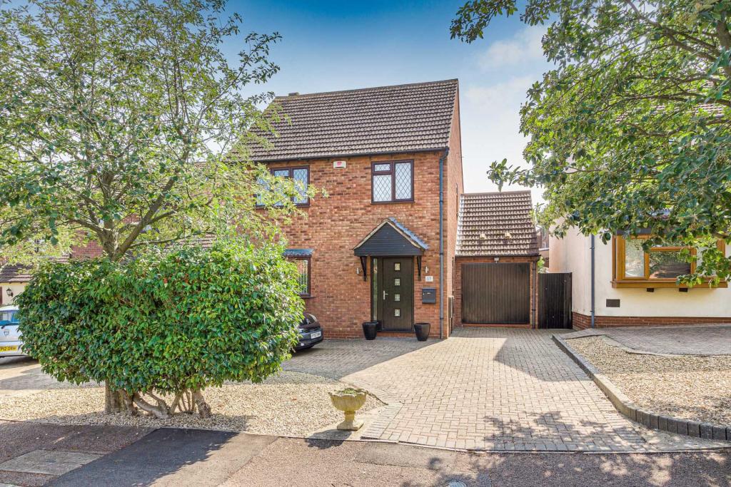4 bedroom detached house for sale in Leafield Rise, Two Mile Ash, MK8