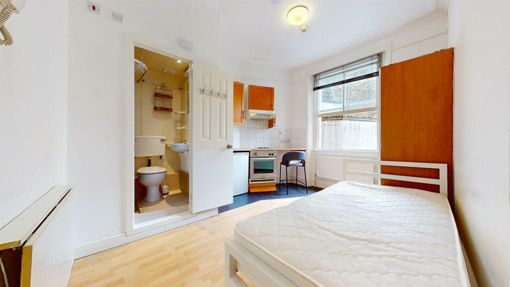 Studio flat for rent in St George's Drive, SW1, SW1V