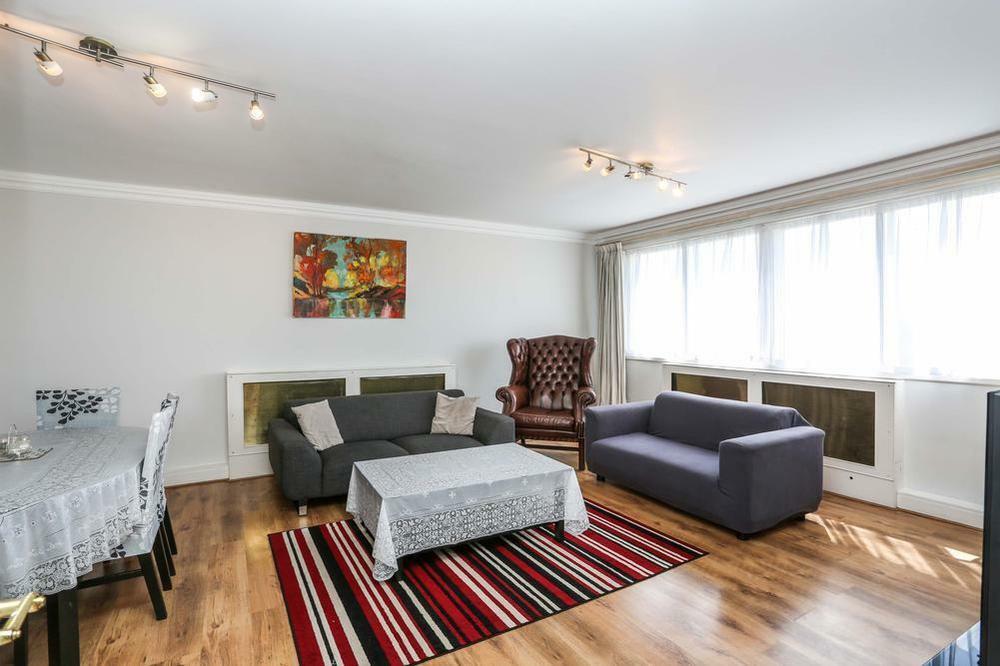 3 bedroom flat for rent in Warwick Gardens, Kensington, W14