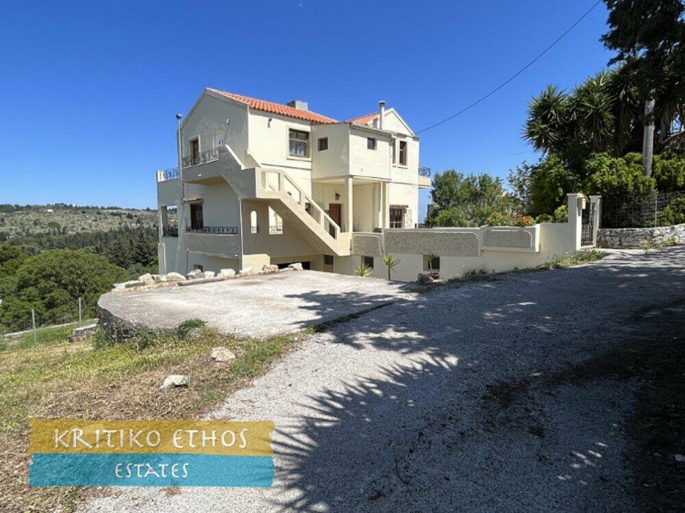 4 bedroom Villa in Litsarda, Chania, Crete