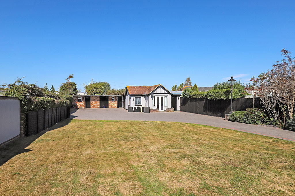 5 bedroom detached house for sale in Hayling Island, Hampshire, PO11