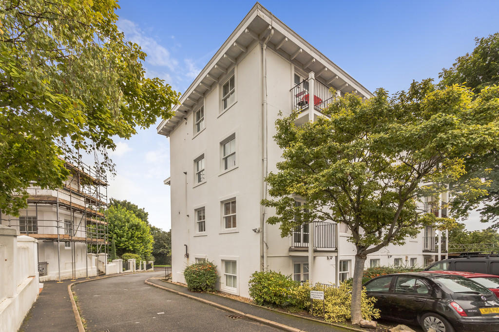 3 bedroom apartment for sale in West Drive, Brighton, BN2