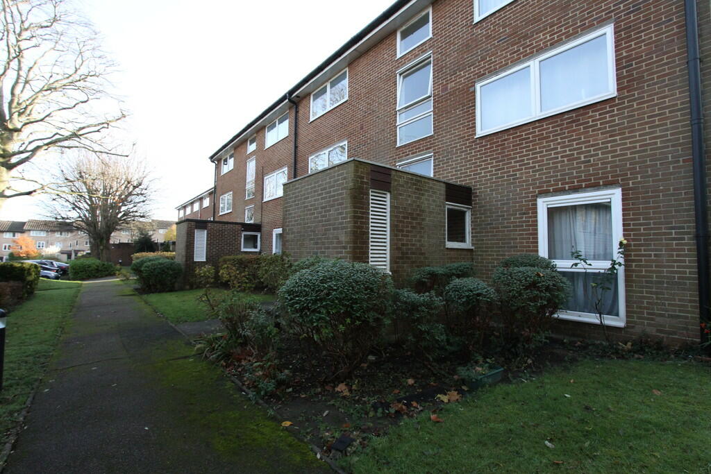 1 bedroom apartment for sale in St. Arvans Close, Croydon, CR0