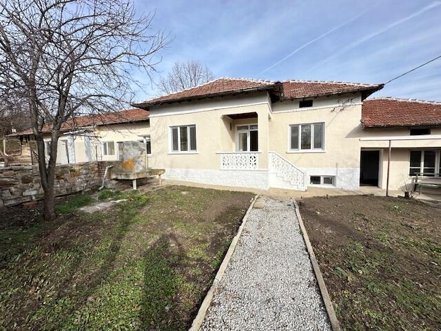 Bungalow for sale in Strahilovo...