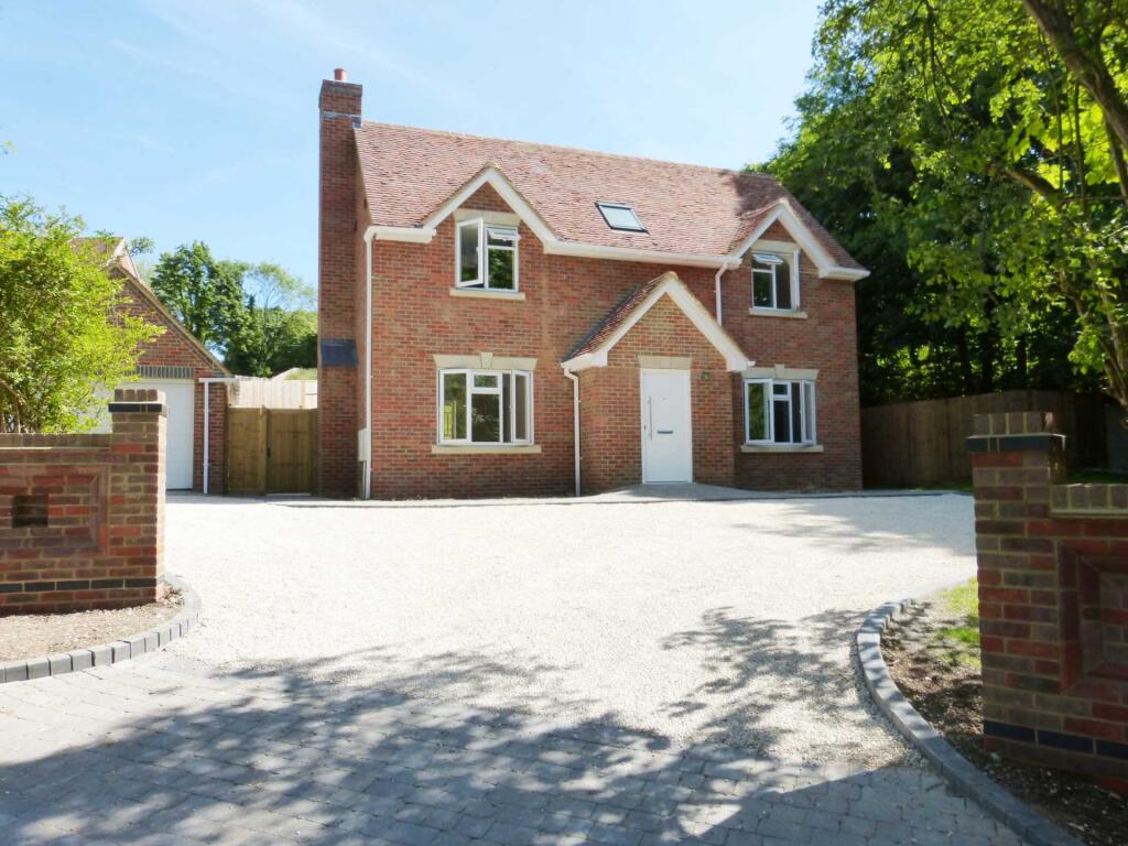 Main image of property: The Avenue, Welwyn