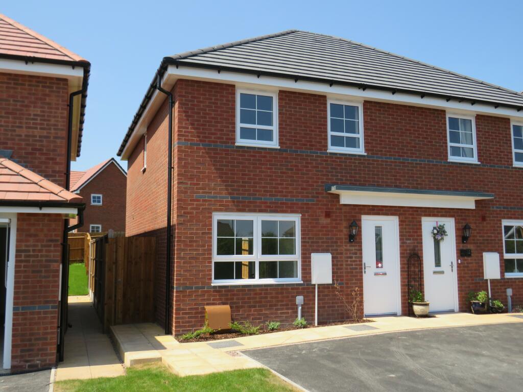 3 bedroom semidetached house for rent in Dawes Way, Hednesford