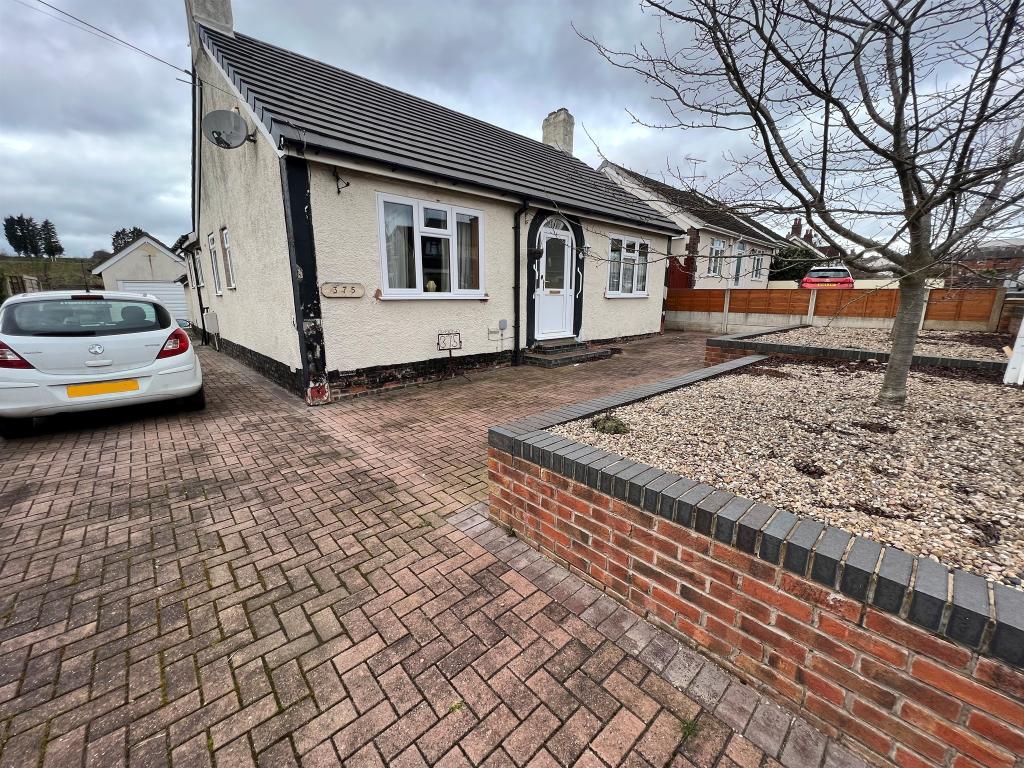 2 bedroom detached bungalow for sale in Huntington Terrace Road