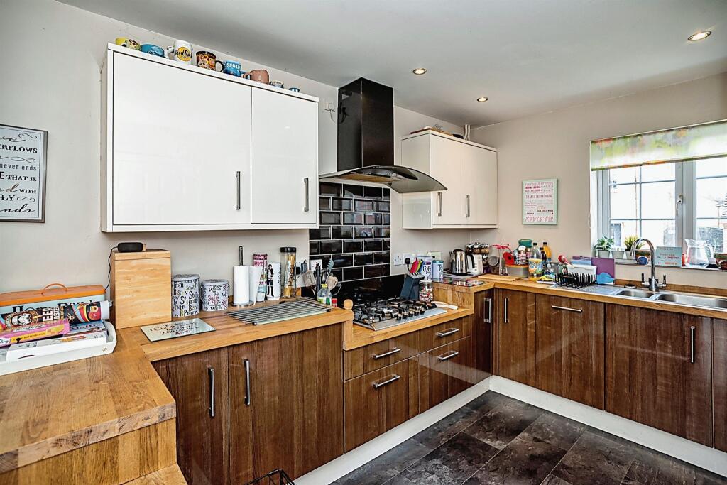 4 bedroom detached house for sale in Colliers Way, Huntington, Cannock