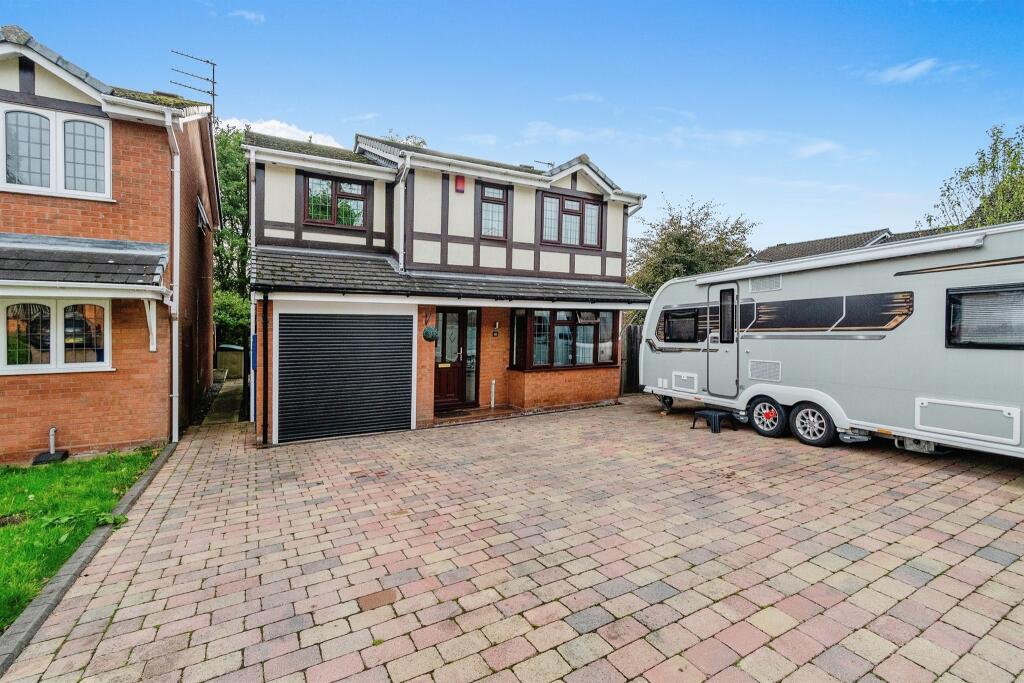 4 bedroom detached house for sale in Lloyd Grove, Heath Hayes