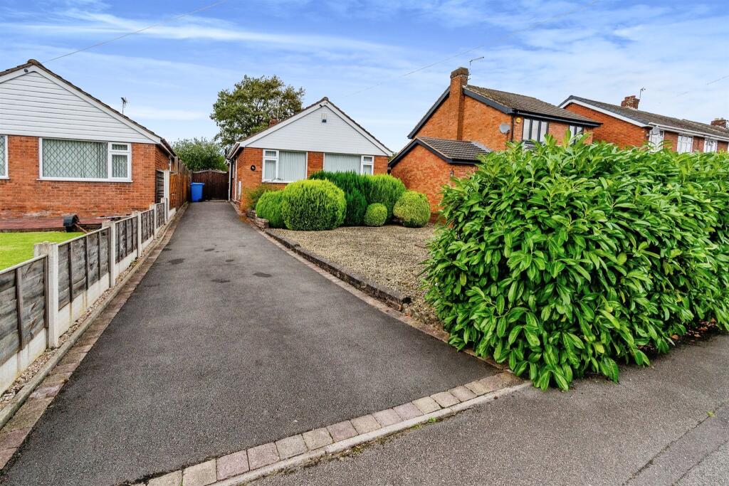 3 bedroom detached bungalow for sale in Littlewood Lane, Cheslyn Hay, WS6