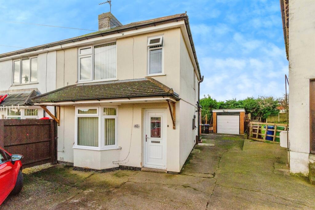 3 bedroom semidetached house for sale in Mount Avenue, Hednesford