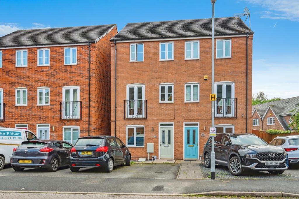 4 bedroom semidetached house for sale in Close, Churchbridge