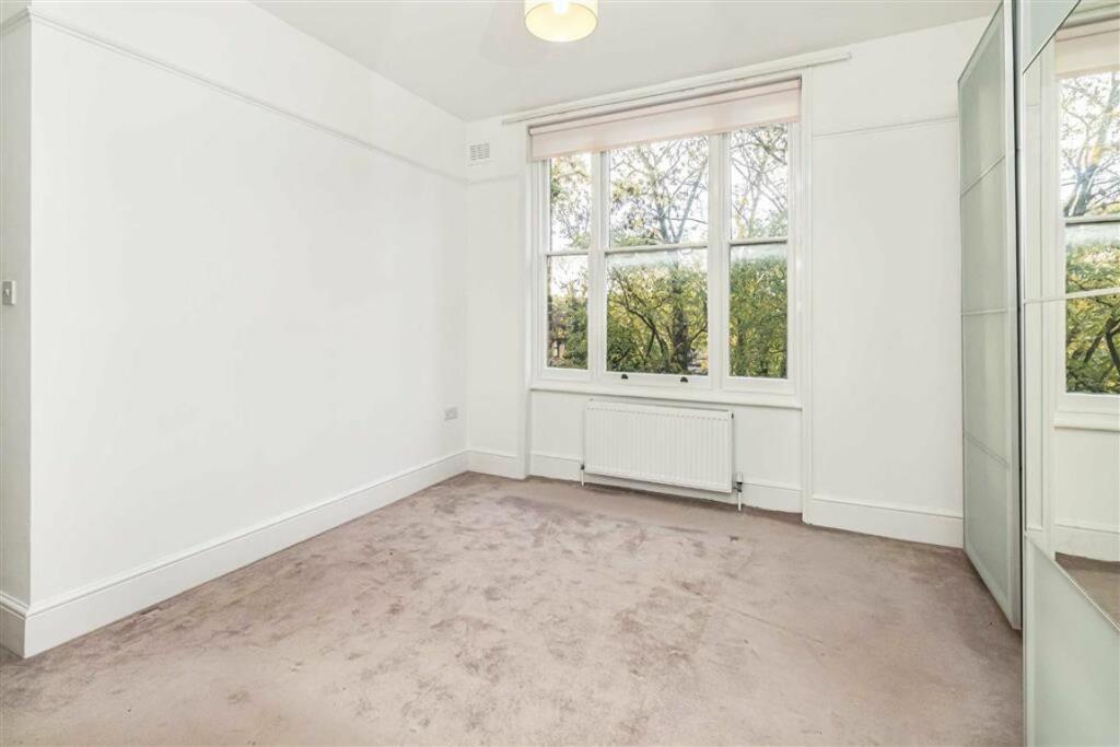 Flat to rent on Vanbrugh Park Road West, Blackheath