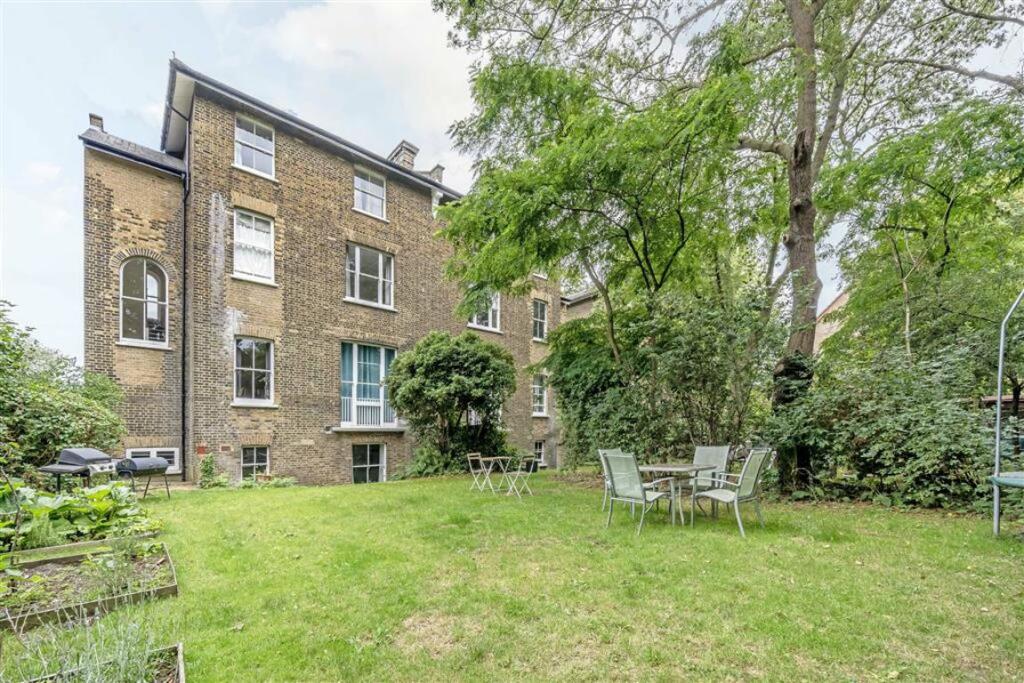 Flat to rent on Vanbrugh Park Road West, Blackheath