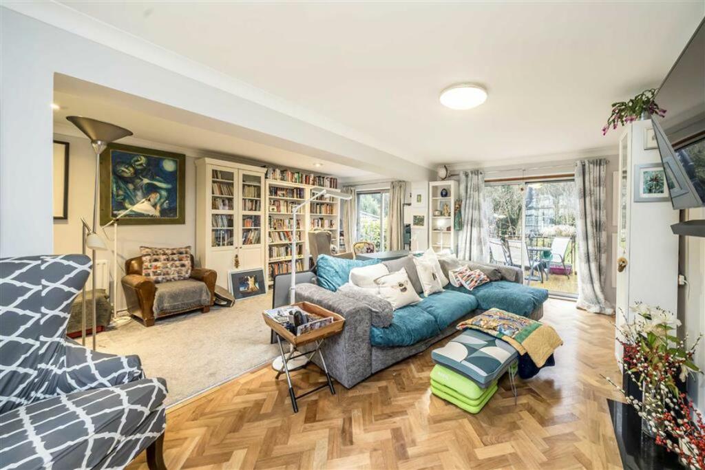 Additional property image - Clifford Avenue, Chislehurst