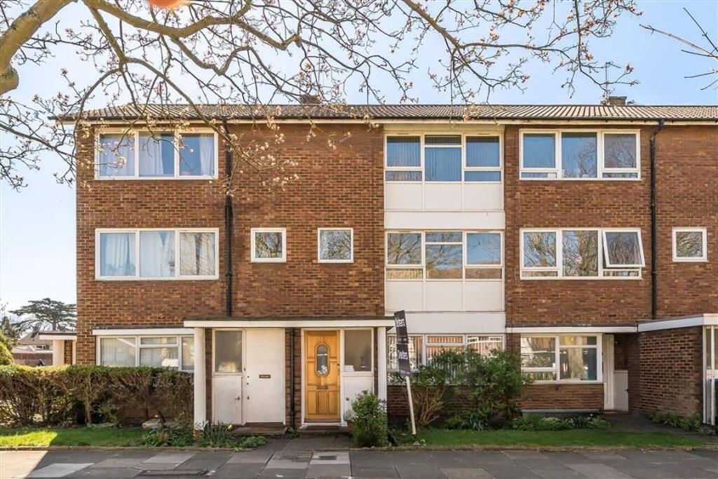 Main image of property: Courtlands Avenue, Lee