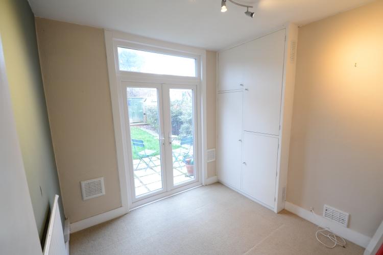 Image: https://media.rightmove.co.uk/119k/118048/94858181/118048_P18702_IMG_05_0000.jpg