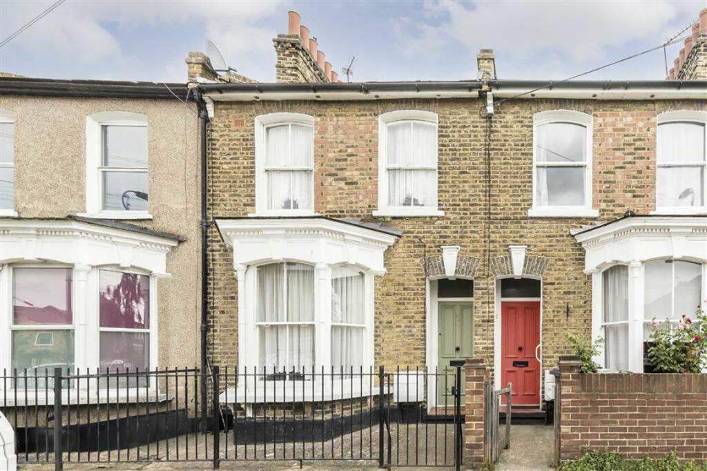 3 bedroom terraced house for sale in Brocklehurst Street, New Cross, SE14