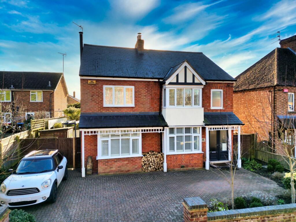 4 bedroom detached house for sale in London Road, Stony Stratford, MK11