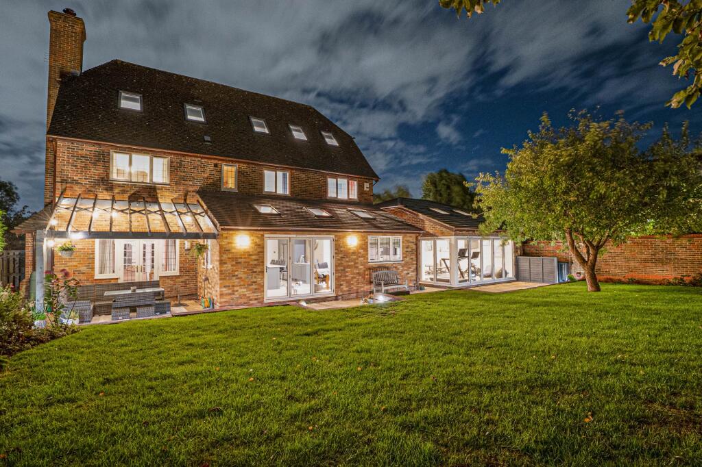 Main image of property: Willets Rise, Shenley Church End, MK5