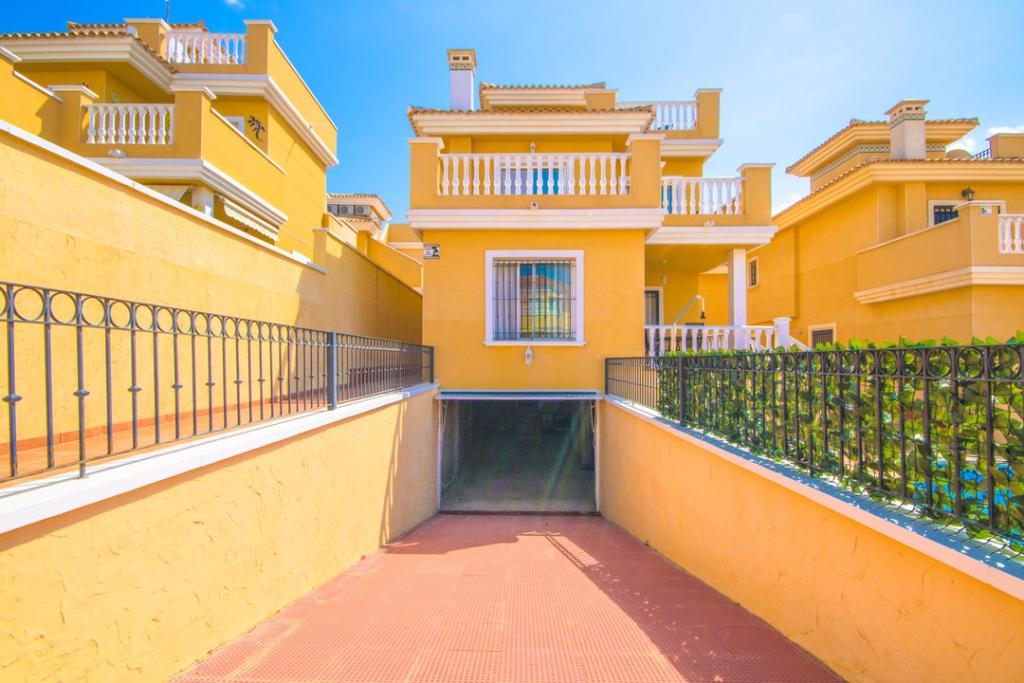 3 bedroom villa for sale in Villamartin, Spain