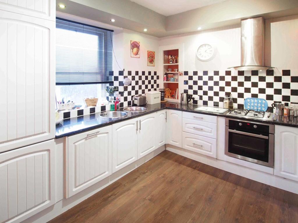 Additional property image - Flat 5, 37 Rosemount Viaduct, Aberdeen, AB25 1NQ