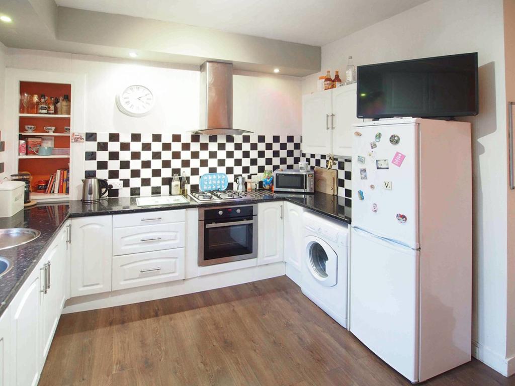 Additional property image - Flat 5, 37 Rosemount Viaduct, Aberdeen, AB25 1NQ