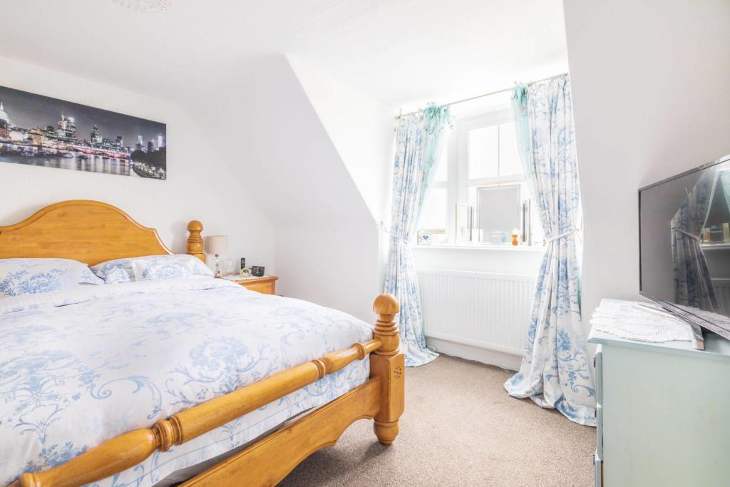 5 bedroom detached house for sale in Donniemaud Farmhouse Cornhill