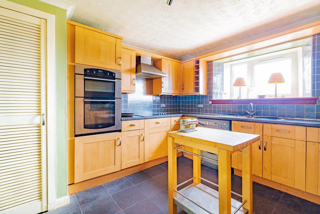 2 bedroom flat for sale in 43 Main Street, Alford, AB33 8AA, AB33