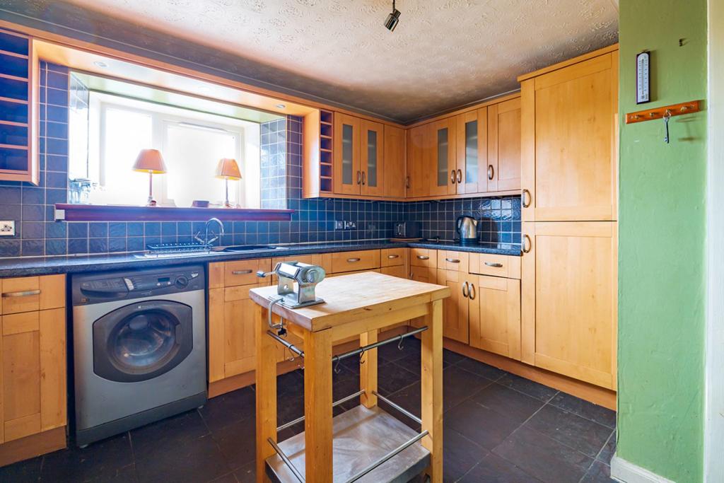 2 bedroom flat for sale in 43 Main Street, Alford, AB33 8AA, AB33