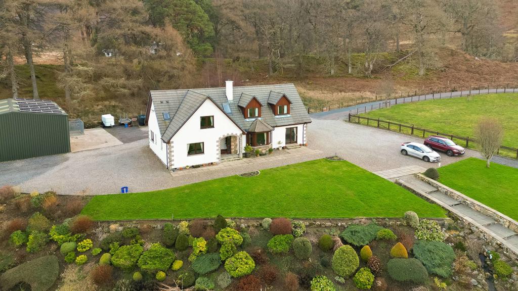 5 bedroom detached house for sale in Strathoich, Aberchalder