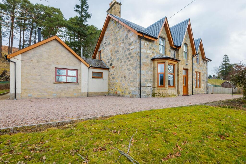 6 bedroom detached house for sale in Creag A'bhile Balgowan, Newtonmore