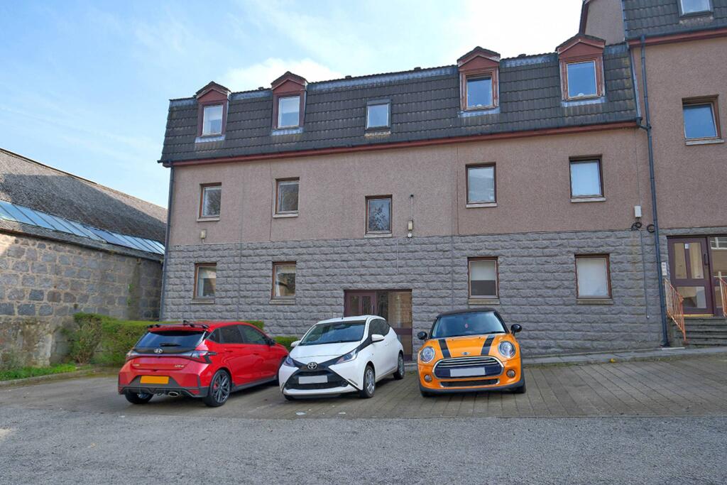 Main image of property: 22 Margaret Place, Aberdeen, AB10 7GB
