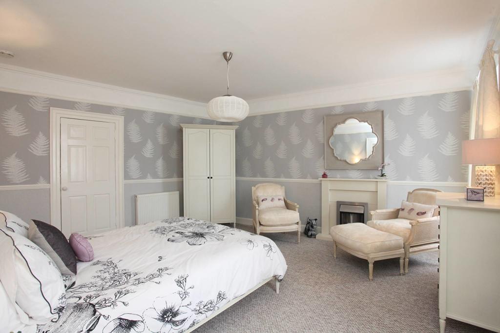 6 bedroom terraced house for sale in 2628 High Street, Auchtermuchty, Cupar, KY14 7AP, KY14