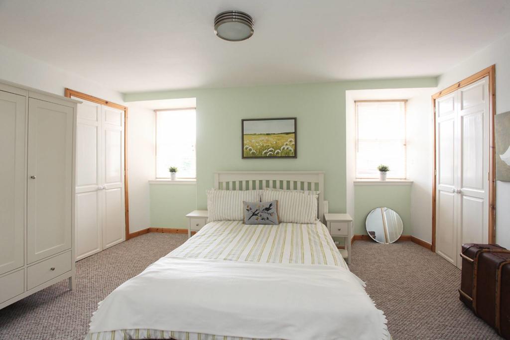 6 bedroom terraced house for sale in 2628 High Street, Auchtermuchty, Cupar, KY14 7AP, KY14